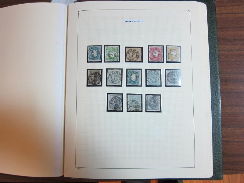 0014 (46).jpg -     Lote:    14      Marcofilia      Lotes Especiais       Descrição:      Portugal.   Colecção montada em dois álbuns com estudo especializado das marcas de duplo círculo e circulares do Porto, com selos de diversas emissões e cartas. Lote a ver.        Lote       Valor Base:     &euro; 1.500,00     Valor Venda:     &euro; 1.500,00     